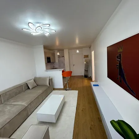 Pura Apartment